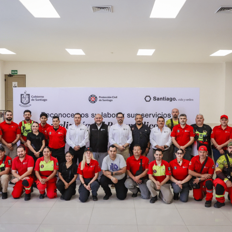 Día del Paramédico, David de la Peña, Protección Civil Santiago, reconocimiento, paramédicos, bomberos, socorristas, uniformes nuevos, años de servicio, emergencia, vocación de servicio,