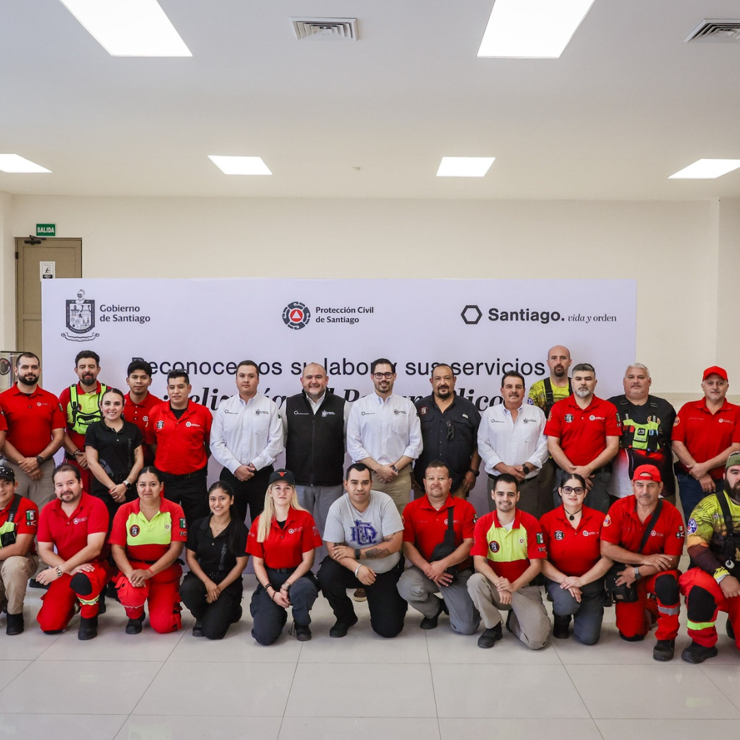 Día del Paramédico, David de la Peña, Protección Civil Santiago, reconocimiento, paramédicos, bomberos, socorristas, uniformes nuevos, años de servicio, emergencia, vocación de servicio,