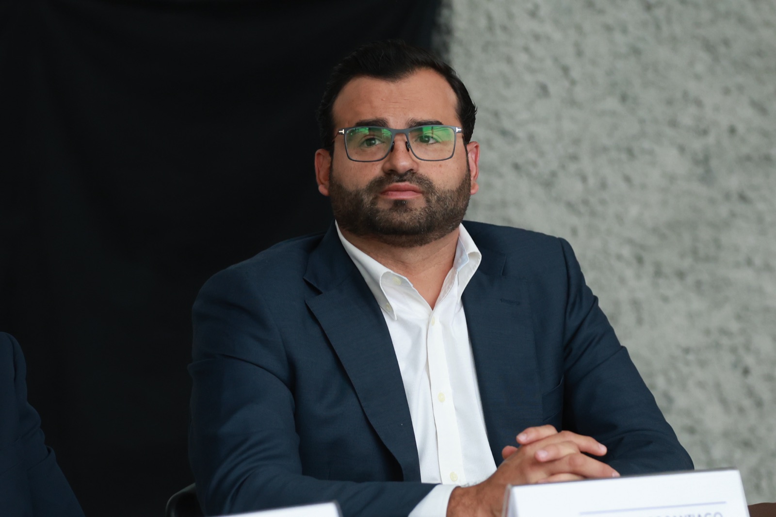 Jorge Espronceda, titular de Servicios Públicos de Santiago, en la mesa de trabajo del Congreso.
